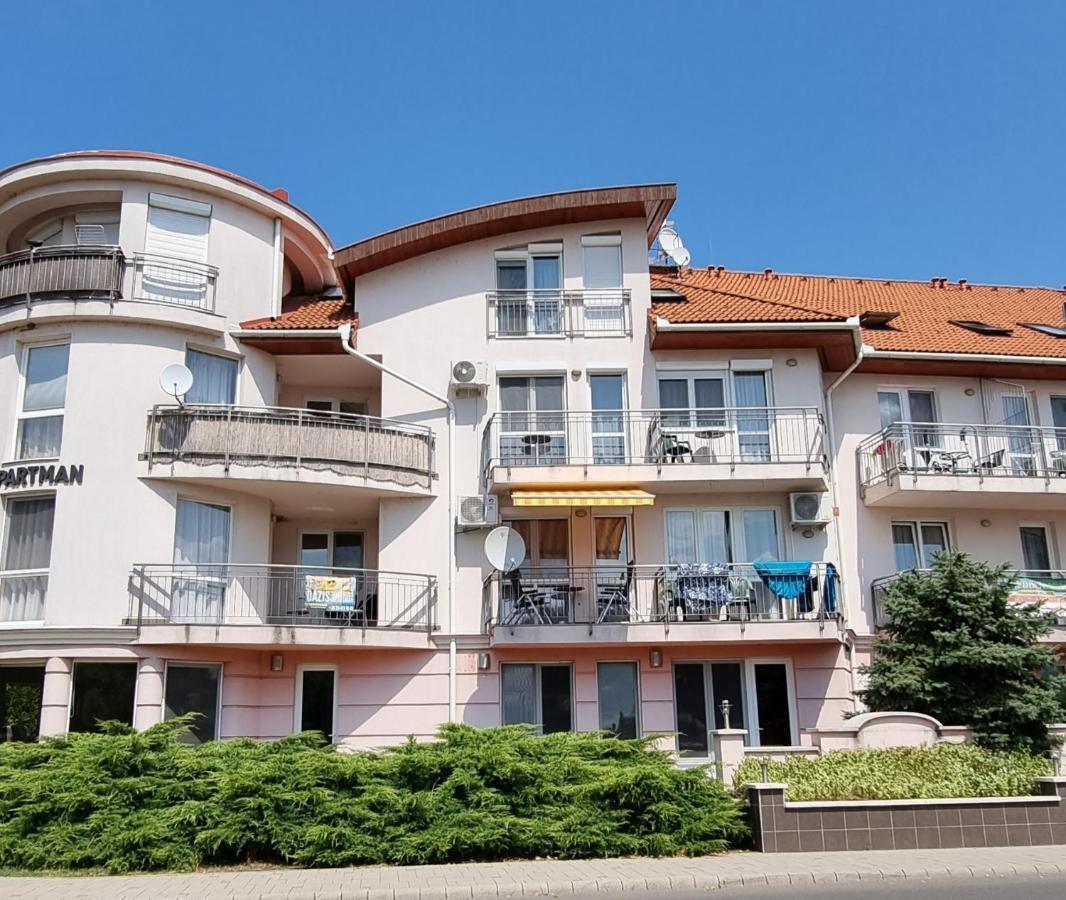 Relax Wellness Manzard Hajduszoboszlo Daire Dış mekan fotoğraf